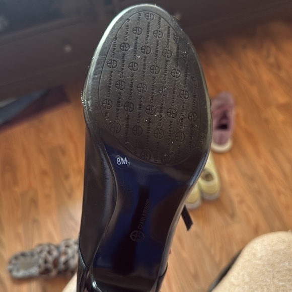 Giani Bernini memory foam Mary Jane heels - Picture 4 of 6